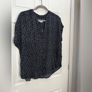 EUC Nordstrom Treasure & Bond - Short Sleeve Blouse - Navy - Paisley - Large